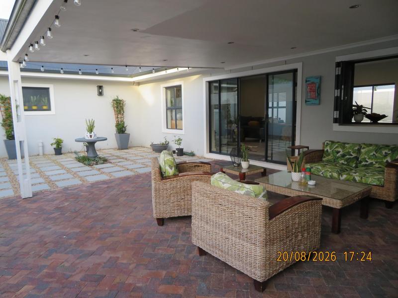 To Let 5 Bedroom Property for Rent in Zevendal Western Cape